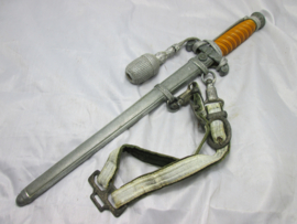 German Army dagger. Duitse Wehrmacht ponjaard, sierdolk, met gehäng en troddel, mooi compleet maker is W.K.C.- Solingen, mooi met de oranje grip.