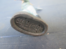 ELASTOLIN German soldier with shovel, Duitse soldaat met schep. goede staat.