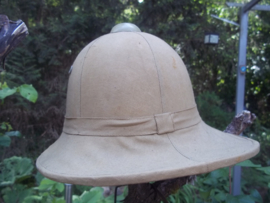Italian pith helmet adopted  and used by the german army, KRIEGSMARINE. Italiaanse tropenhelm die ook gedragen werd door de Duitse Wehrmacht. Er waren vele aanpassingen, met wehrmacht emblemen of kriegsmarine adelaar.