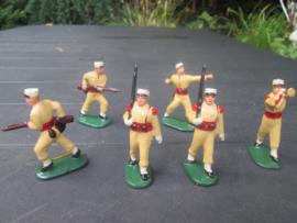 FIGURINE QUIRALU MILITAIRE WEST POINT AU DEFILE