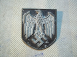 German badge pith helmet. Duits helmembleem voor de tropenhelm 1 pinnetje afgebroken Wehrmacht.