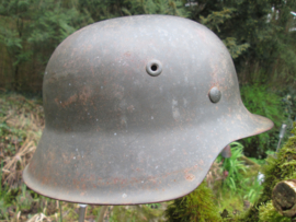 German helmet M-42 found in Normandy. Duitse helm model 1942, zo gevonden, niets schoon gemaakt. mooie eerlijke helm, Wehrmacht.