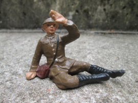 ELASTOLIN Belgium soldier looking in the sky. Belgische soldaat tuurt omhoog.