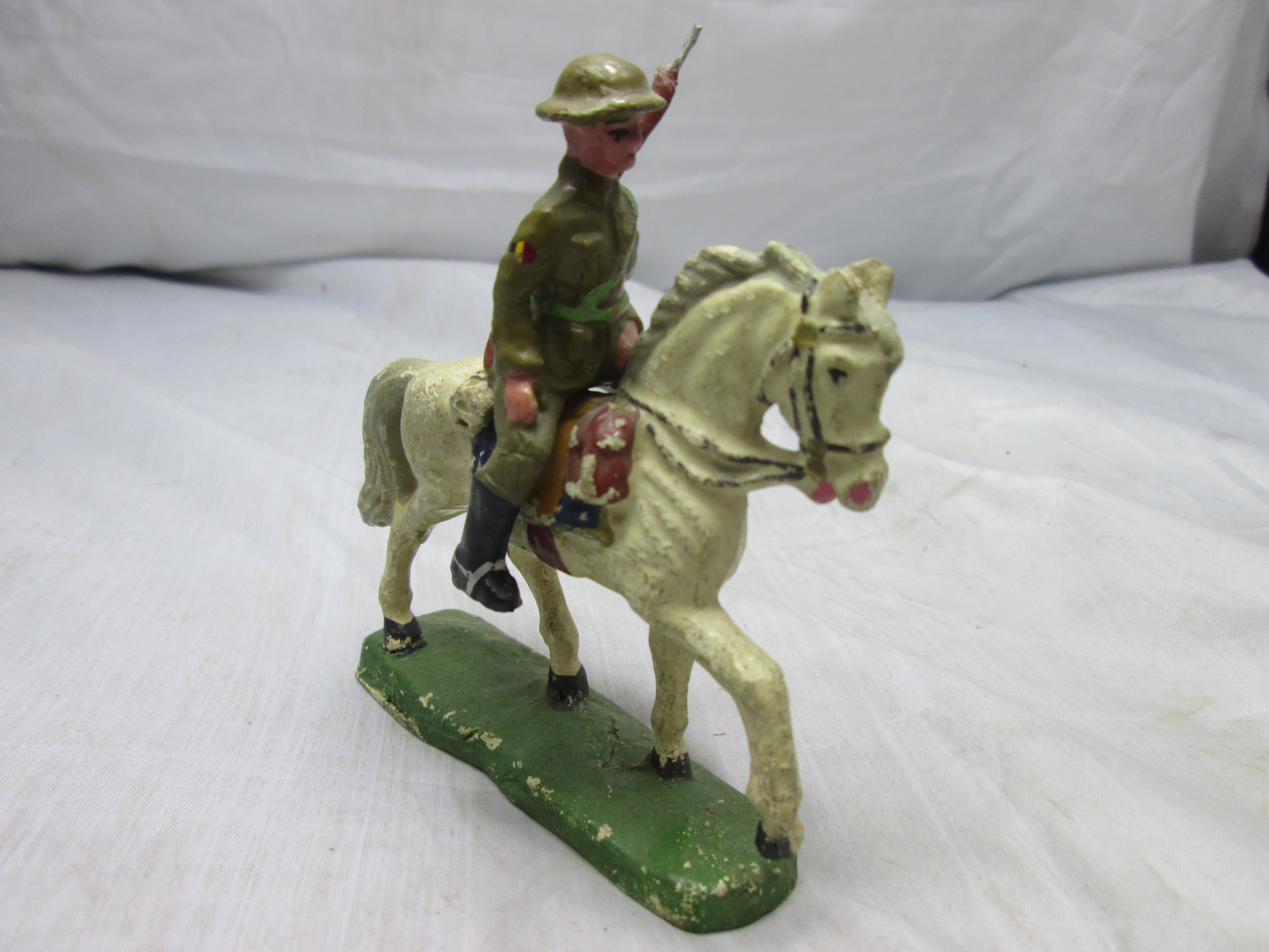Belgium toy soldier on his horse Belgium made. Speelgoed Belgische soldaat op zijn paard.