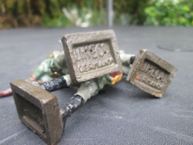 LINEOL 3 German shooting soldiers smaler size. 3 Schietende Duitse soldaten kleiner model mooie staat.