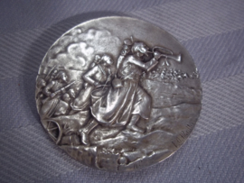 Franse penning in doosje  Ancien du 8e Zouaves. Oudstrijders Zouaven regiment. op naam in doos. verzilverd, doorsnee 5 cm.