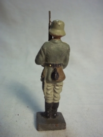 German soldier on guard. Duitse soldaat als wachtpost LINEOL