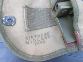 US Army shovel 2nd pattern nicely marked 1944. Amerikaanse klapschop in hoes beide 1944 gedateerd in een zeer nette staat .