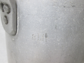 German huge light weight water can 8 liter. marked with the Luftwaffe eagle dated 1936. Duitse aluminium waterkan goed en duidelijk gemarkeerd. grote 8 liter water kan.