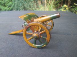 German tin camouflage canon. Duits gecamoufleerd kanon in goede staat werkend.
