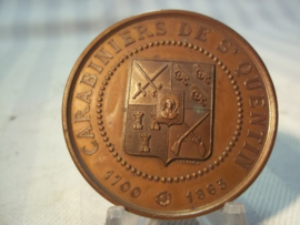 French table- medal 1700- 1863 CARABINIERS DE St. QUENTIN. Franse bronzen penning carabiniers brons.