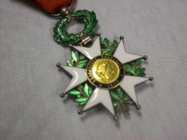 French medal Légion D´honneur chevallier, with a golden centre, enamel perfect, Frankrijk. Legion d'Honneur met gouden middenstuk. onbeschadigd. TOP staat.