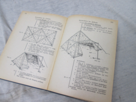 Duits handboek soldaat linnen kaft. Das Kommandobuch - Die Schützenkompanie - juni 1940 - instructieboek met afbeeldingen.