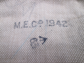 British field dressing pack with Red Cross marking. Medical Department, pouch is nicely dated. Engelse webbing tas met Rode Kruis symbool, 1942 gedateerd Medische Dienst 