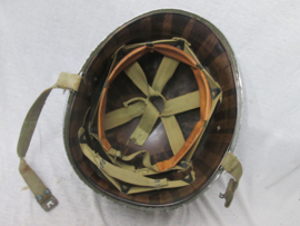 US M1 Steel combat helmet, fixed bails, with Firestone liner. Amerikaanse helm met binnenhelm, mooie gedragen helm.