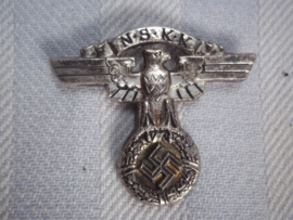 German cap badge of the NSKK, nicely marked. Duits petembleem van de NSKK Nationaal Socialistisch Kraftfahrt Korps, RzM gemarkeerd met M nummer. zeer nette staat zeldzaam embleem.