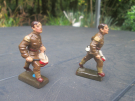LINEOL 2 belgium soldiers with drum smaler size. 2 Belgische soldaatjes met trommel kleiner model