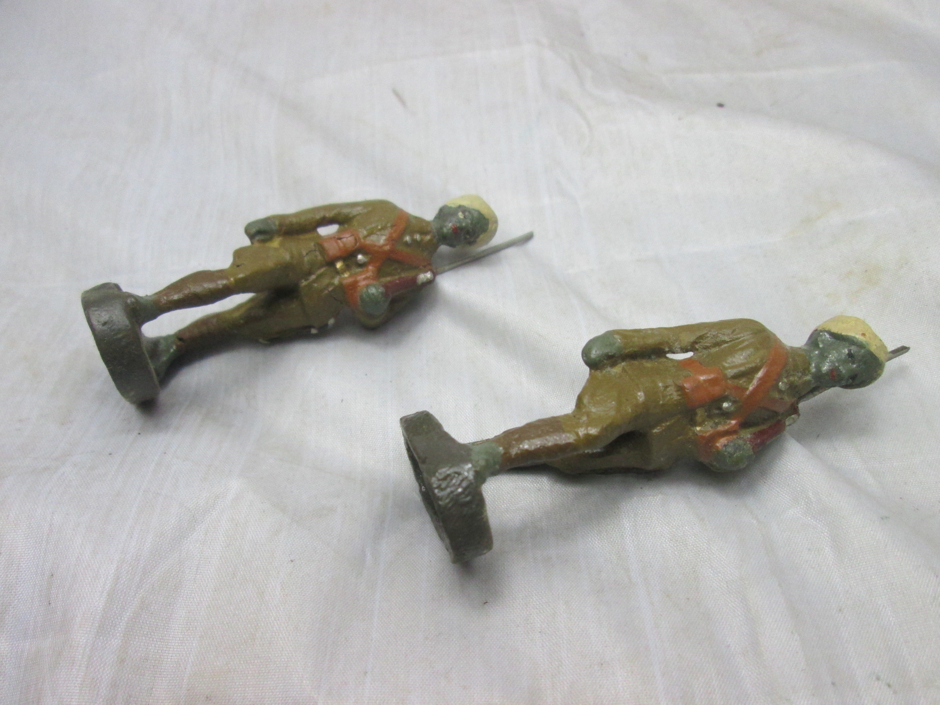 ELASTOLIN rare 2 Indian soldiers with turban. Elastolin 2 Indische soldaten met tulband vrij bijzonder.