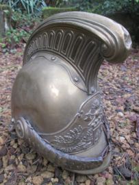 French brass fire department helmet 1872, used condition. Franse brandweerhelm 3e Republiek type 1855 gemodificeerd in 1872. Srs. Pompiers de Murs, zeer nette helm ondanks de leeftijd.