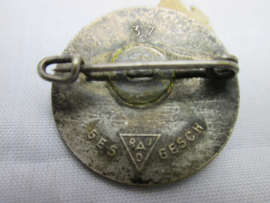 German member badge of the Labour party N.S.A.D. Duits lidmaatschaps speld van de N.S. Arbeitsdienst , Abteilung 4/305 Braunschweig.