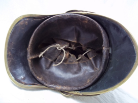 French fire helmet, Franse brandweerhelm. model 1855, gemodificeerd in 1872, geheel compleet, met binnenwerk en leren stukken, die zijn altijd weg of eruit Zeldzaam stuk. zo van de familie gekocht. TOP.