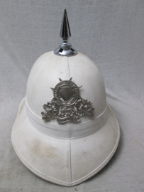 Very very rare pith helmet of the Maltese Police Gouvernment. Parade helm van de Malteser politie, Tropenhelm met embleem en punt. Zeldzaam stuk.