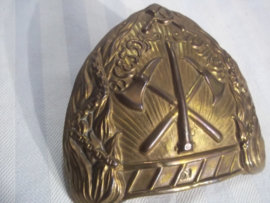 Very old helmet badge of the Russian fire brigade in the communism period. Brandweer helm embleem Rusland ten tijde van het communisme jaren 20-40.