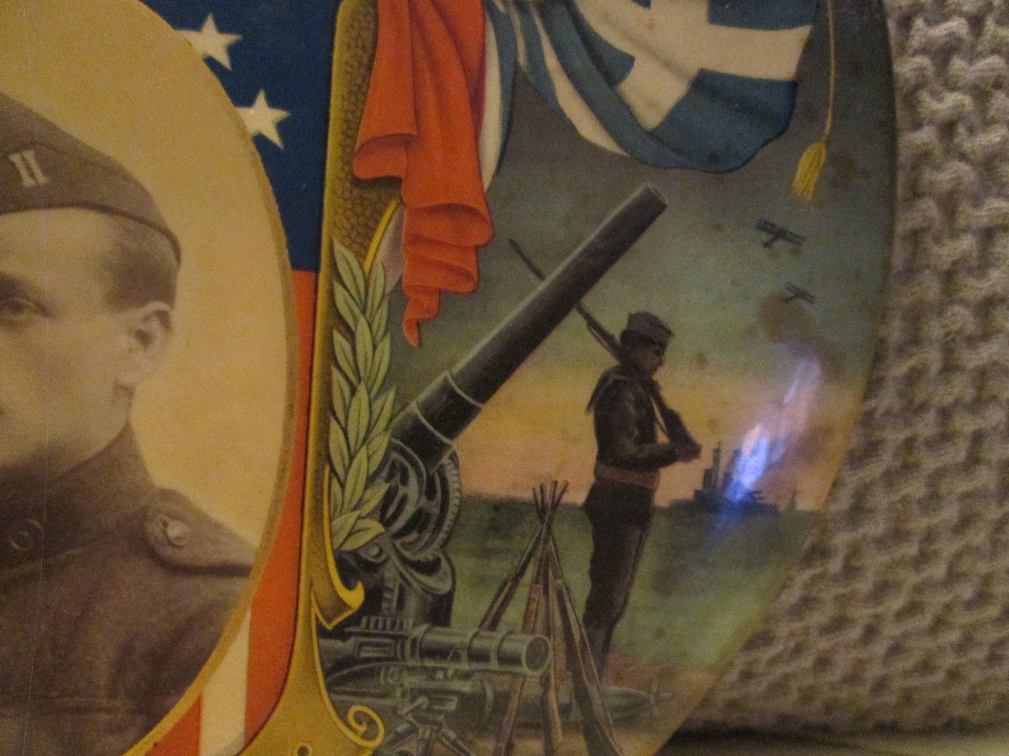 Herinneringsfoto op blik van een Belgische soldaat met geallieerde vlaggen en soldaten, zeer bijzonder stuk, omdat de foto van een belgische soldaat is en geen Amerikaan.