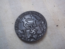 German- Austrian tinnie Sport badge,rare, Quer durch Wien 1941, with maker Friedrich Orth - Wien. Duits Oostenrijkse tinnie van de sportbond, zeldzaam, zware  kwaliteit