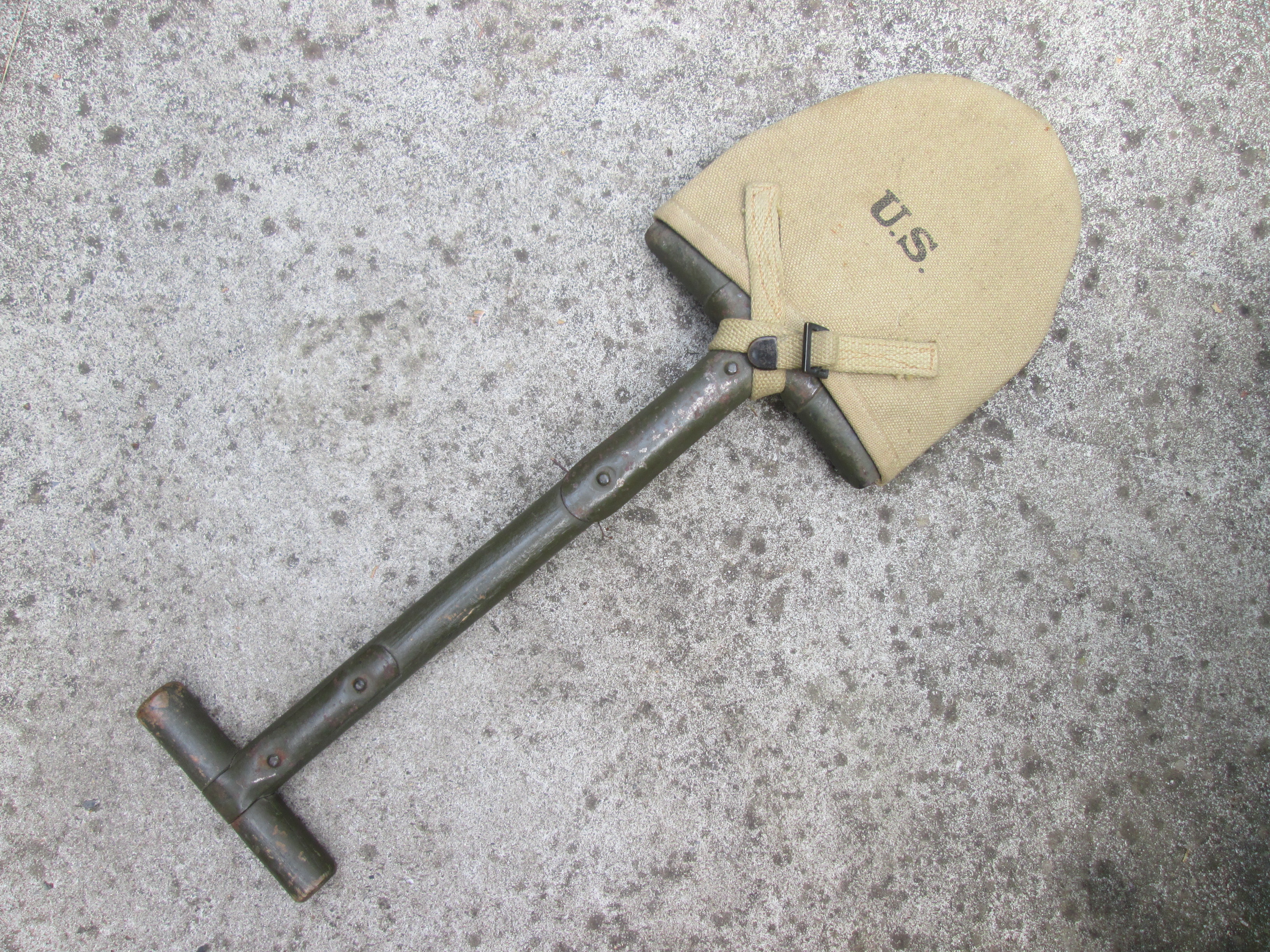 US Army T shovel with cover september 1918. Amerikaans T schopje met canvas hoes, schop niet gemarkeerd. leuk geheel.