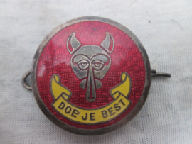 Enamel badge Dutch scouting. Nederlands padvinders embleem, emaille, DOE JE BEST.