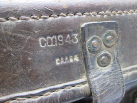 British army heavy tool case nicely marked. Engelse gereedschaps tas, zeer degelijke en zware kwaliteit. met metalen bodem, mooi gemarkeerd.