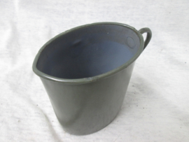 German enamel drink cup, nicely marked UPPERMAN 1917. Duits emaille drinkbeker in een zeer nette staat gemarkeerd 1917.