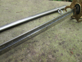 Belgium sword, with etching. Belgisch sabel met gravering Voor Vorst en Vaderland andere kant 2e Regiment Lansiers, bijzonder stuk maker is E.&F. Hörster Solingen.