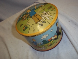 Nice tin with TIN TIN decoration 1966. Blikje met afbeelding van Kuifje, nog in goede staat, getekend door Herge