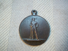 Nederlandse medaille klein formaat , Limburgse burgerwachtdag 1928. met aan de voorkant een man met geweer.