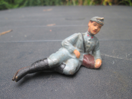 Resting soldier, rustende soldaat, ongemerkt