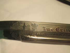 German dress bayonet with etching. Duitse parade bajonet met inscriptie Erinnerung an meine Dienstzeit met 2 Wehrmacht adelaars maker hersteller FW Holler Solingen.