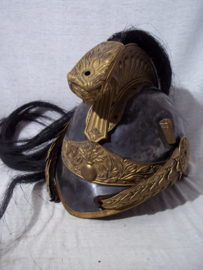French officers helmet Dragonder regiment, attickfound. Franse Dragonder officiers helm verzilverde bol met vuurvergulde kam embleem ketting. zo gevonden dus niet schoongemaakt of opgeknapt, wonderlijk.