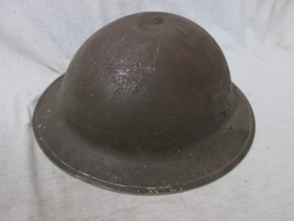 British steelhelmet Mk II, nicely marked and dated 1943, nevercleaned found in Germany. Engelse staalhelm Brodie type Mk II met maker en datum 1943 niet schoongemaakt zo gevonden.