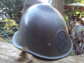 Dutch helmet M-27 with CM stamp 1934 in the leather behind. Nederlandse M-27 helm, met CM stempel in de rand  perfecte staat.