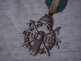 German / Austrian Fire department medal 1910-1940. Duits/ Oostenrijkse brandweermedaille, zilverkleurig.