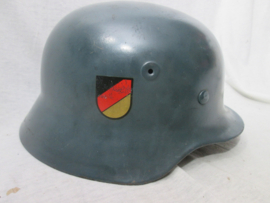 German Border patrol Security helmet double Decal Hamburg. Duitse helm van de BGS Bundes Grenz Schutz, dubbele decal nationale kleur en embleem van de stad Hamburg TOP helm.