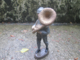 ELASTOLIN  10 cm. French soldier. Franse soldaat met muziek instrument goede staat antiek speelgoed.