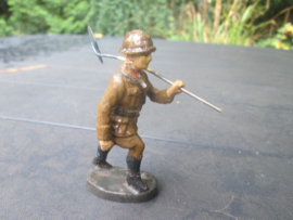 ELASTOLIN Belgium soldier with tool. Belgische soldaat met schop.