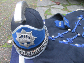 Dutch ERE ESCORTE helmet uniform and saddle blanket ( sjabrak) . Lot van Rijkspolitie ere  escorte helm, uniform en paarde deken met emblemen.