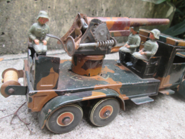 German Tippco Military truck with canon. working order. Duits blikken vrachtwagen camouflage met kanon, werkend zeer goede staat bijzonder stuk.