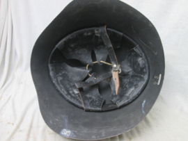 Danish M1923/ 4 helmet (Civilian model) used by police air wardens and often seen with resistance fighters in 1945. Deense helm gedragen tijdens WO2 als politie of luchtbeschermings helm.