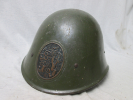 Dutch helmet M-34. Nederlandse staalhelm model 1934, met nummers in het binnenwerk compleet met de vilten lappen, leuke aparte helm. gebruikt in de meidagen 1940.