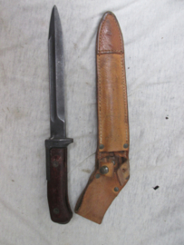 Czech bayonet Tsjechische bajonet VZ-58- koude- oorlog periode met leren schede.